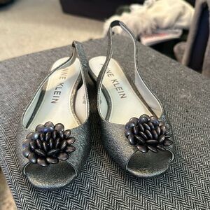 Women’s Size 6 1/2 Anne Klein Silver/Gray Sling Back Shoes